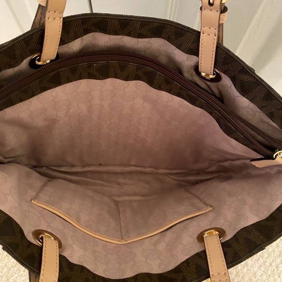 Michael kors purse - Picture 3 of 6